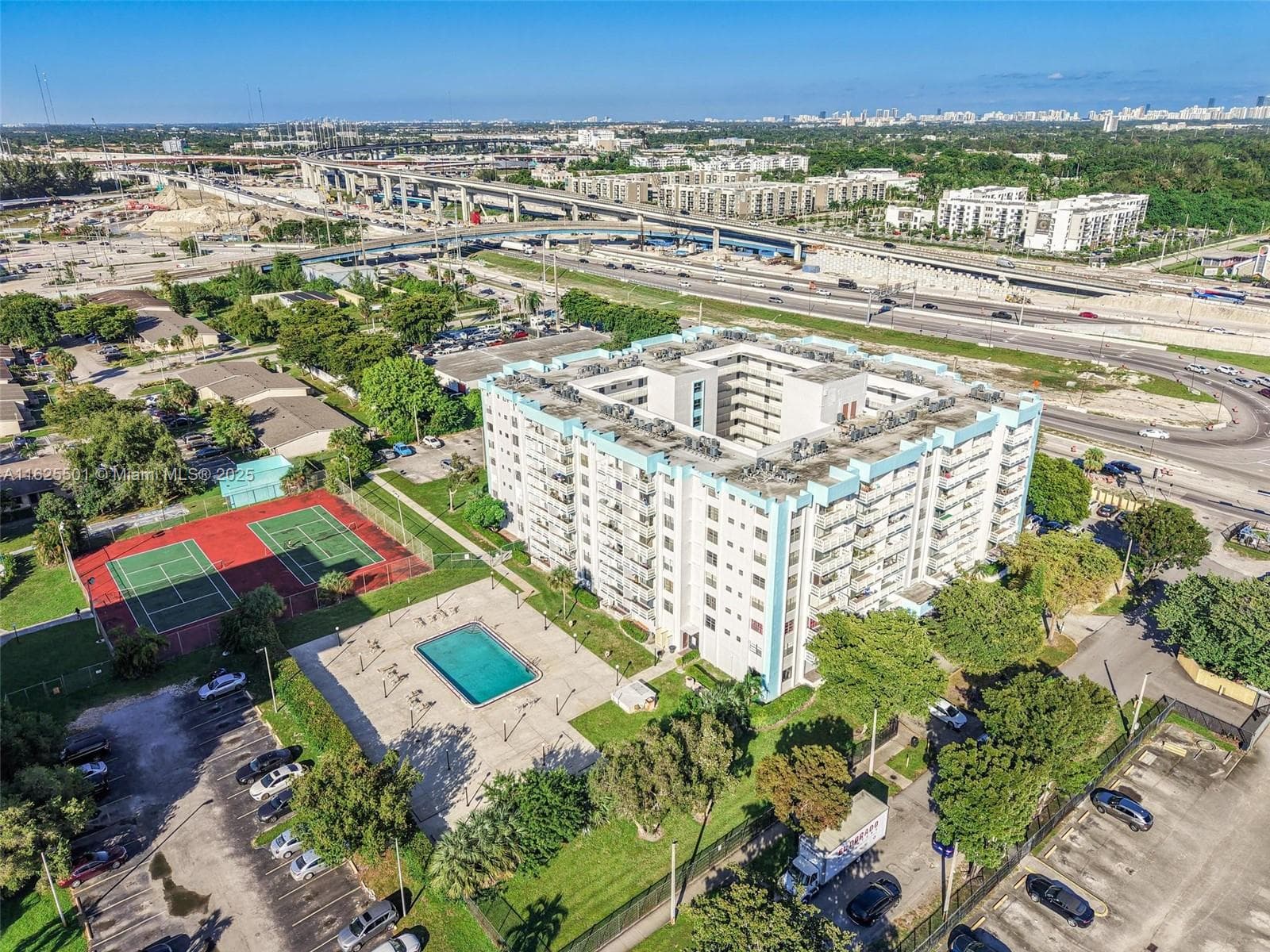 PARKWAY TOWERS · #306 in Miami - Photo 21