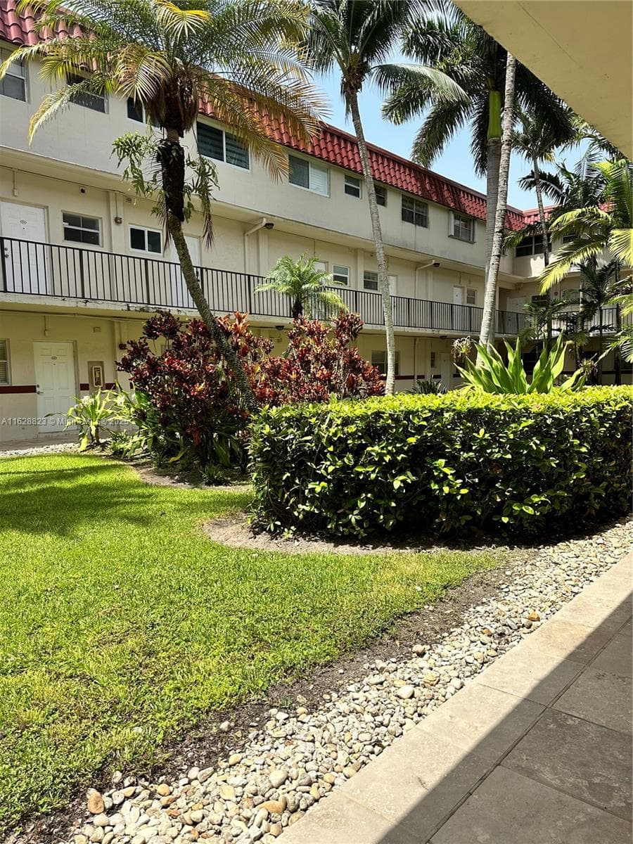 Villas of Pinecrest Condo · #908 in Pinecrest - Photo 7
