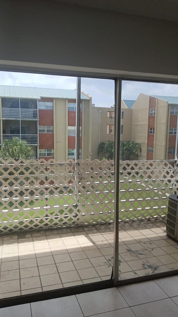 Royal point · #313 in Lauderdale Lakes - Photo 17