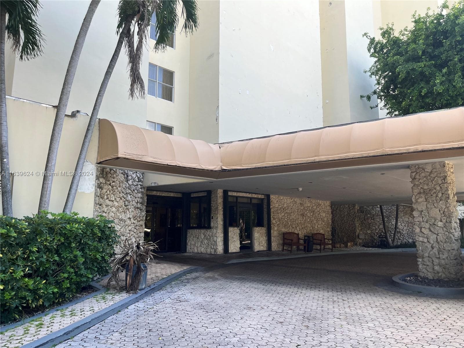 Entrance to the building (photo from garage)