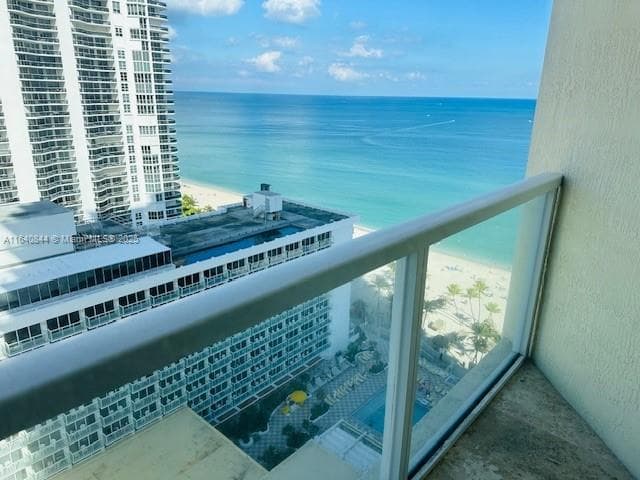 La Perla · #2006 in Sunny Isles Beach - Photo 28