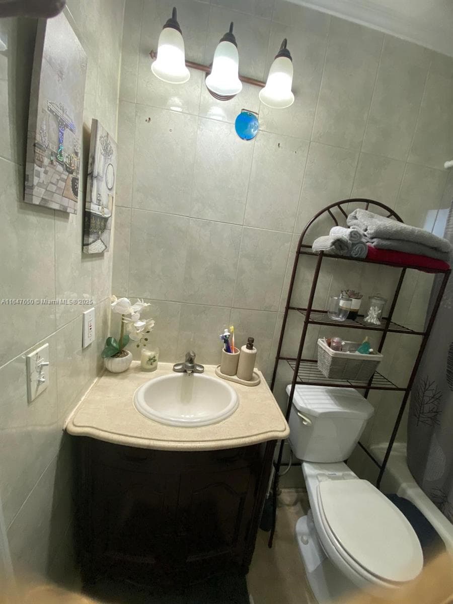 VILLA BISCAYA JARDINES CO · #20-1 in Opa-Locka - Photo 8