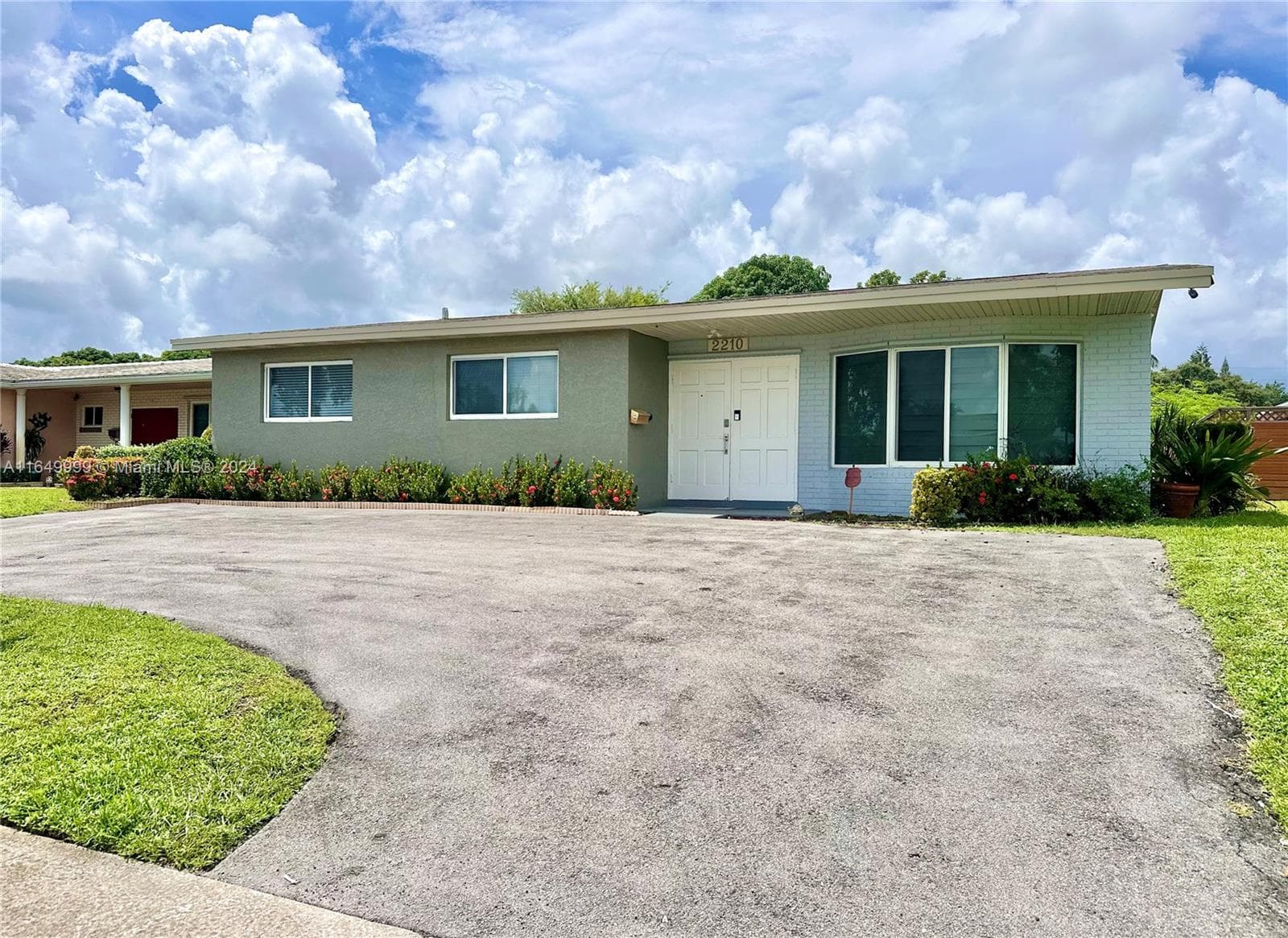 2210 N 54th Ave photo 1