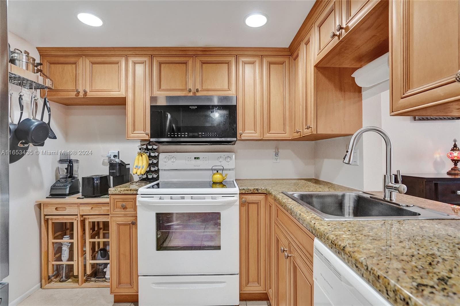 EAST POINT TOWERS · #815 in Fort Lauderdale - Photo 26