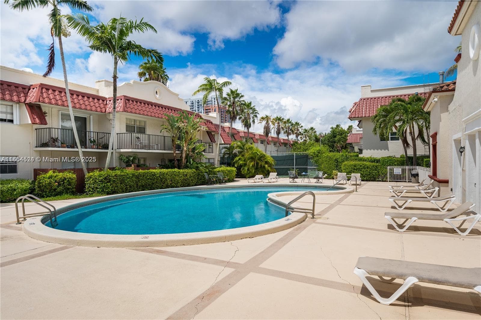 VILLAS OF PINECREST CONDO · #1032 in Pinecrest - Photo 13