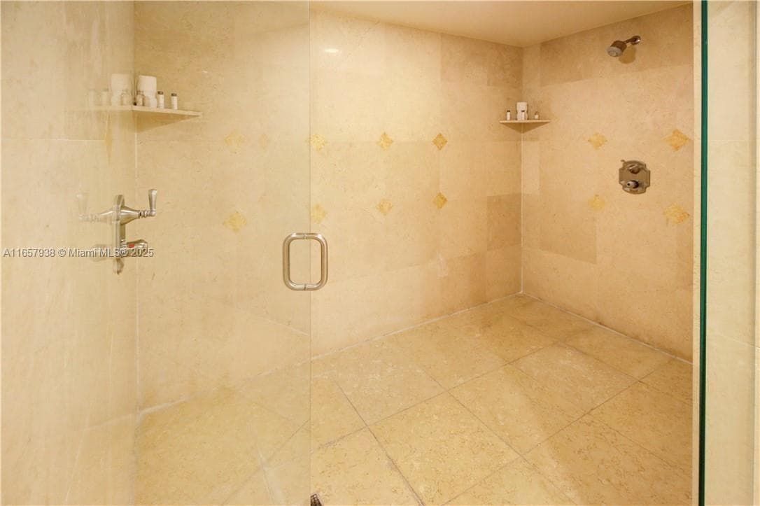 shower  10x 10 ft