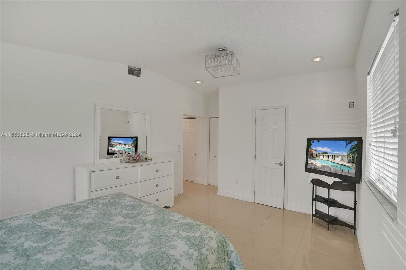 1910 N Hibiscus Dr photo 23