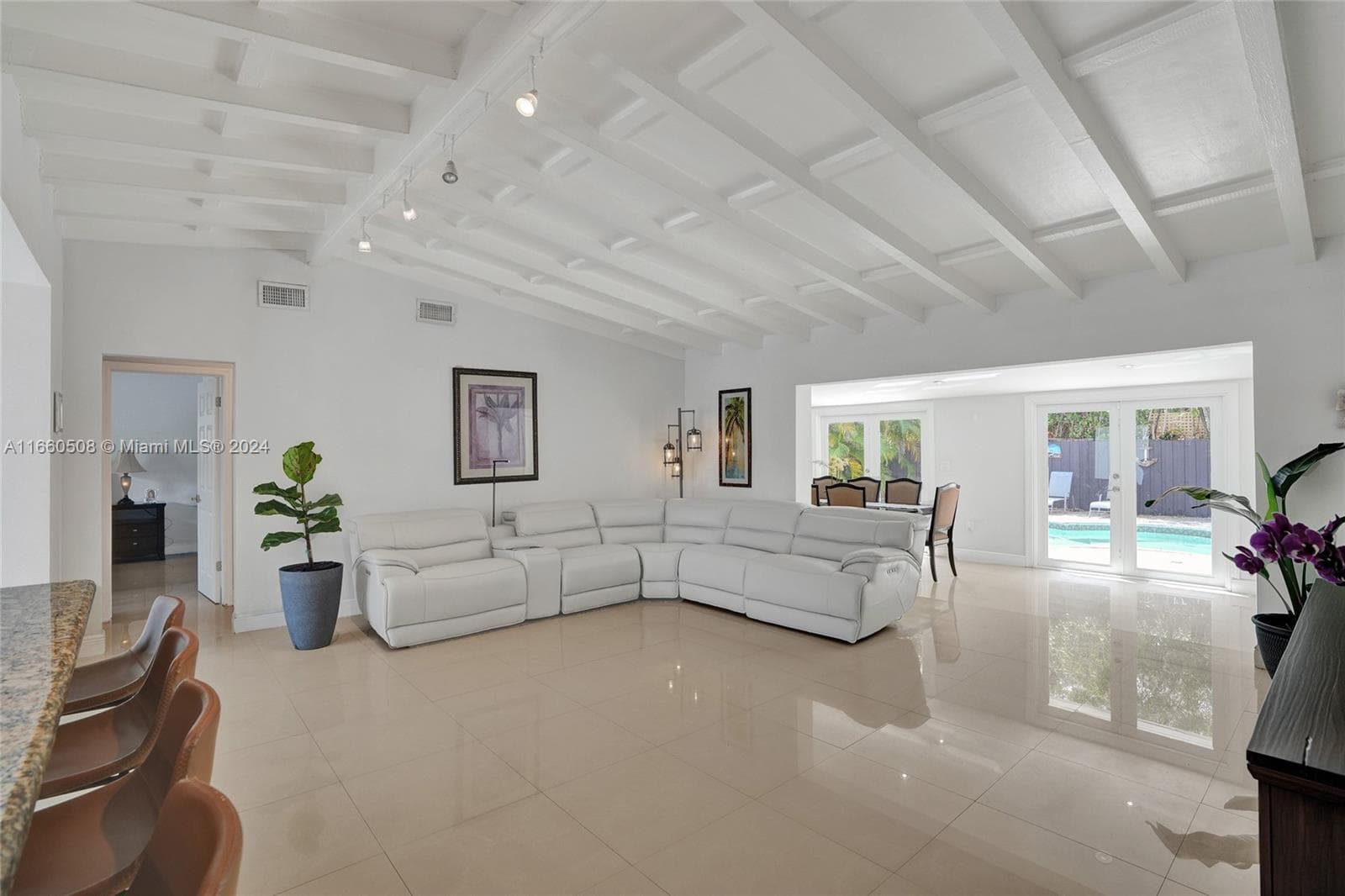 1910 N Hibiscus Dr photo 16