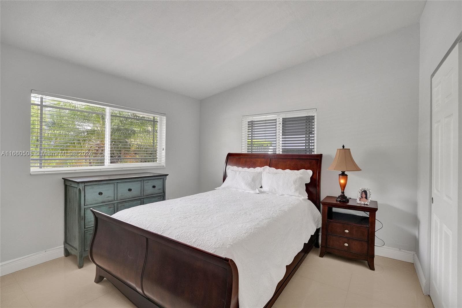 1910 N Hibiscus Dr photo 32