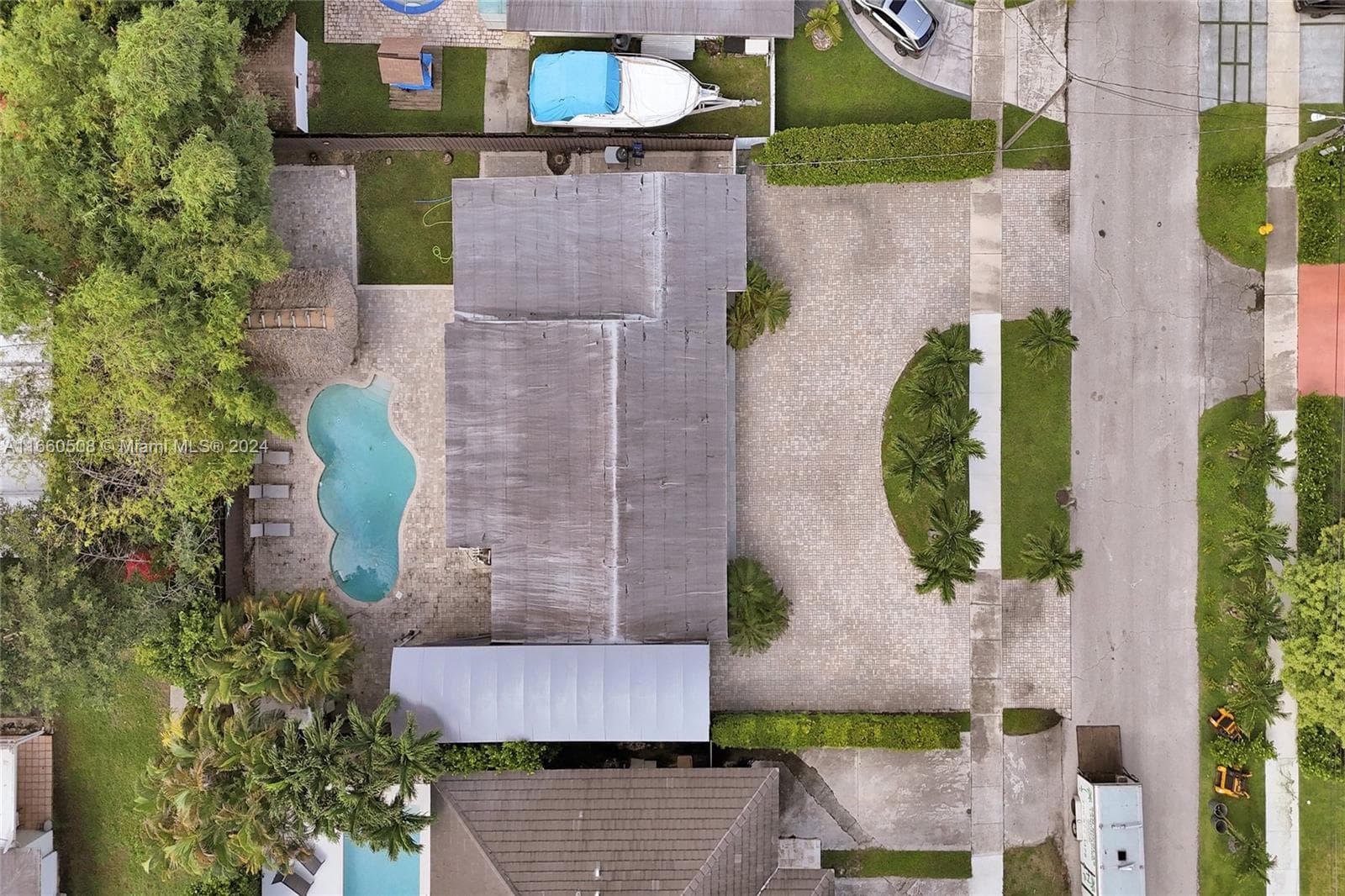 1910 N Hibiscus Dr photo 5