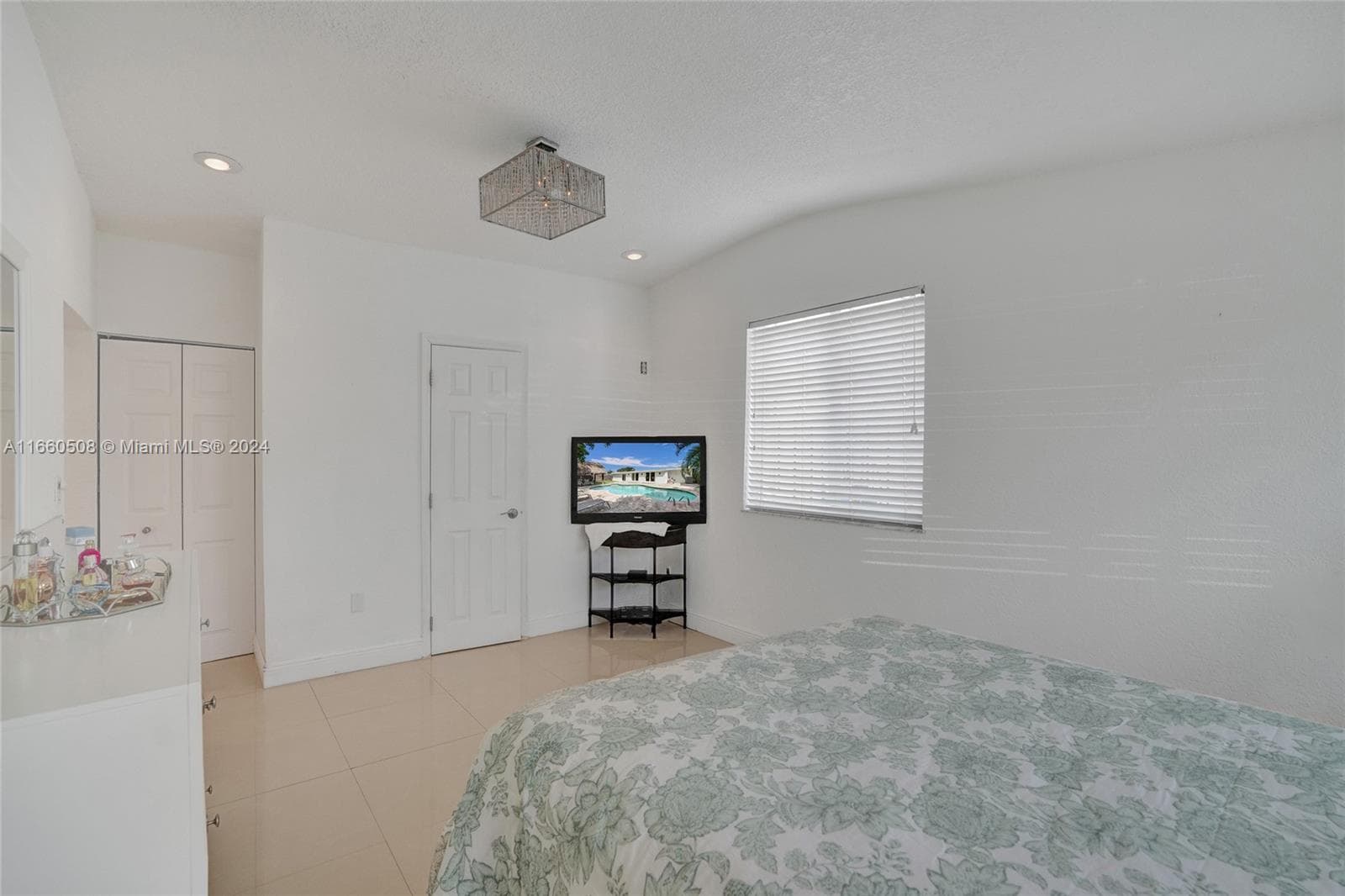 1910 N Hibiscus Dr photo 24