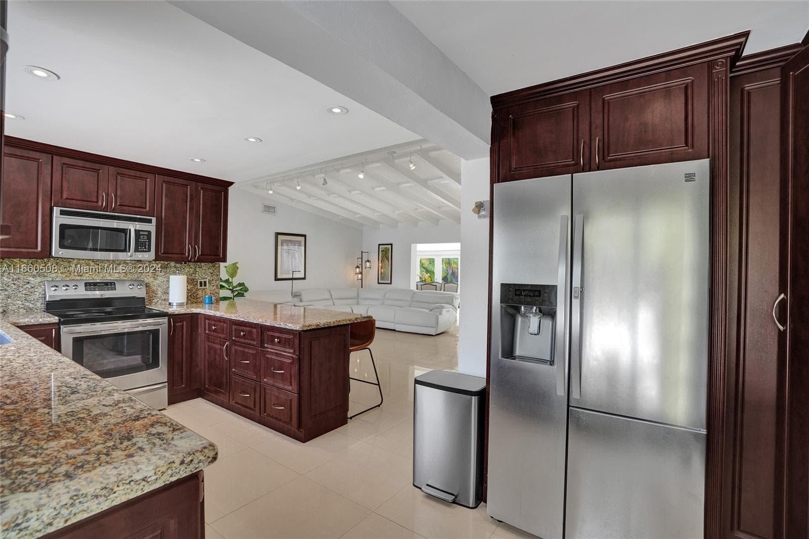 1910 N Hibiscus Dr photo 14