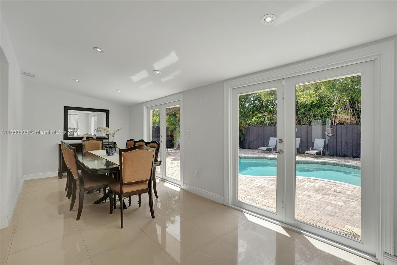 1910 N Hibiscus Dr photo 37