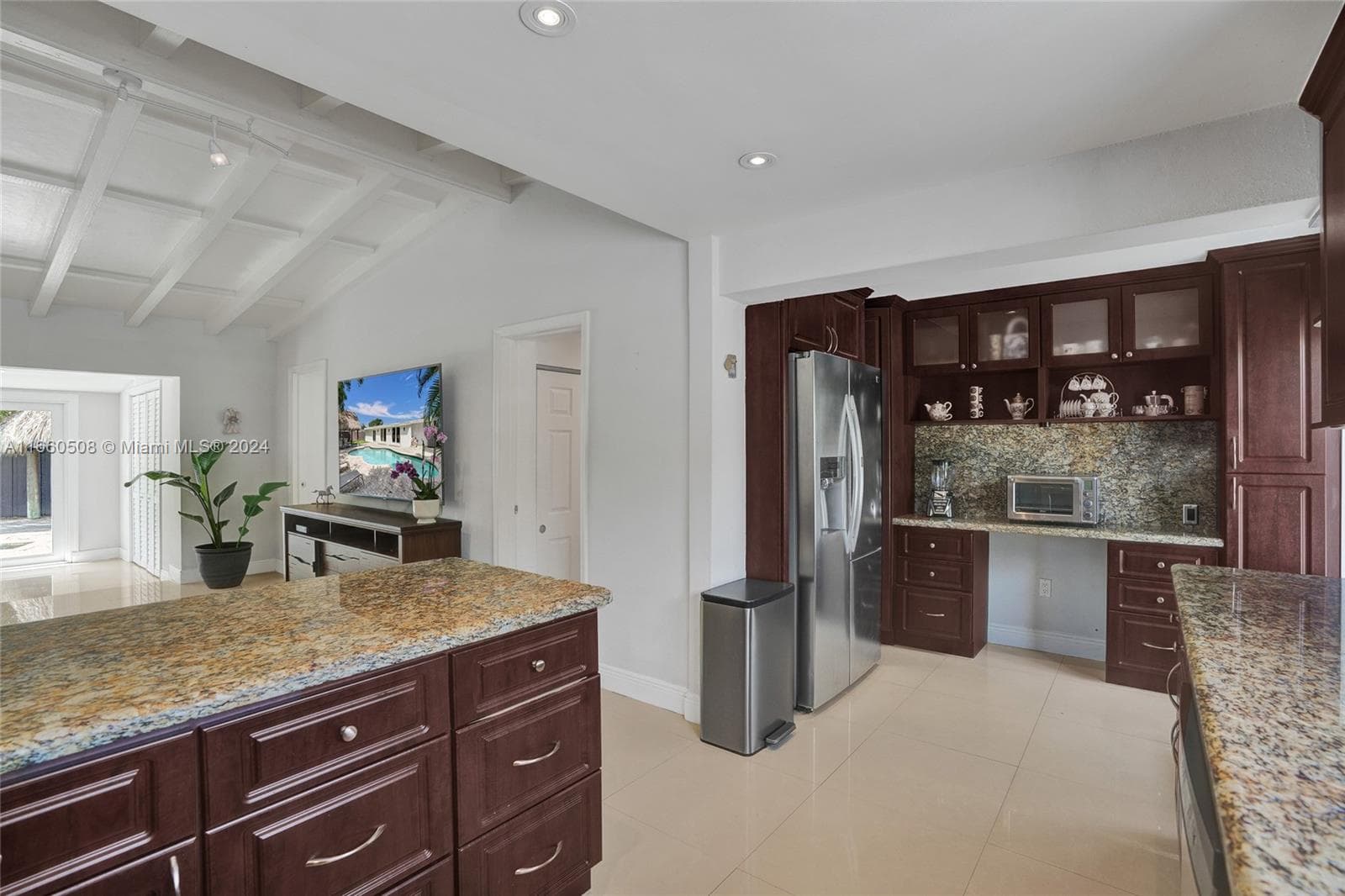 1910 N Hibiscus Dr photo 15