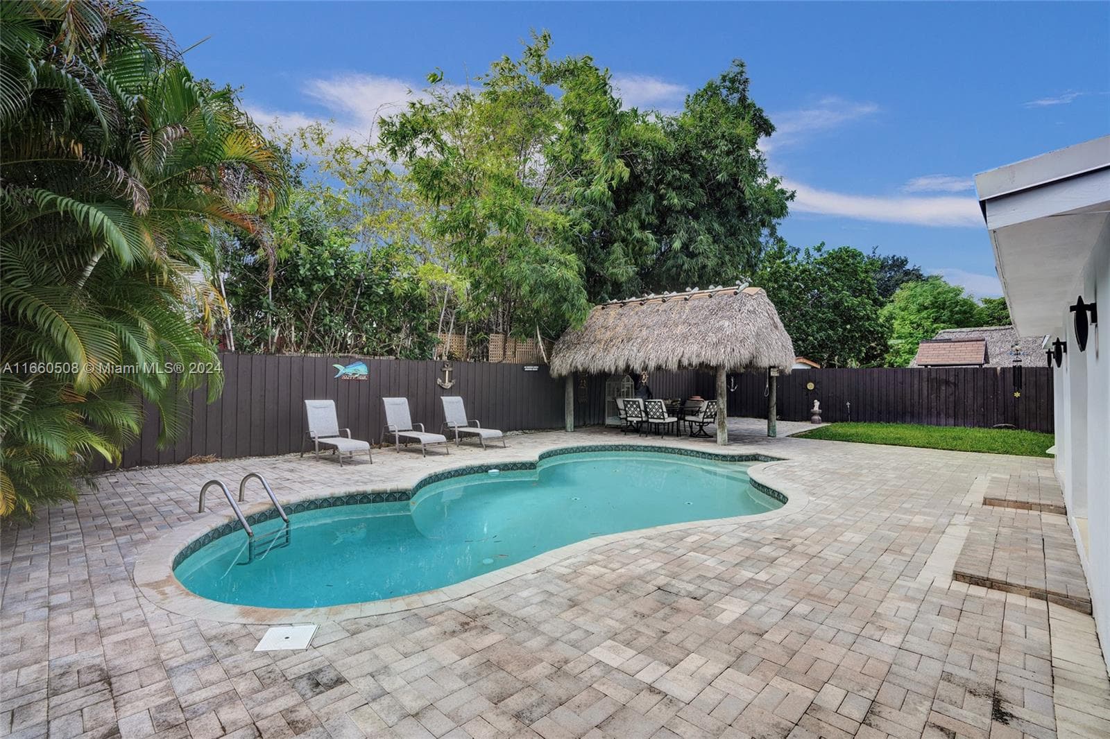 1910 N Hibiscus Dr photo 40
