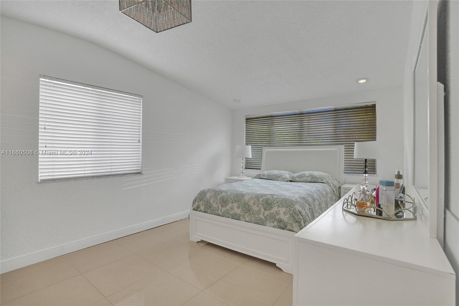 1910 N Hibiscus Dr photo 21