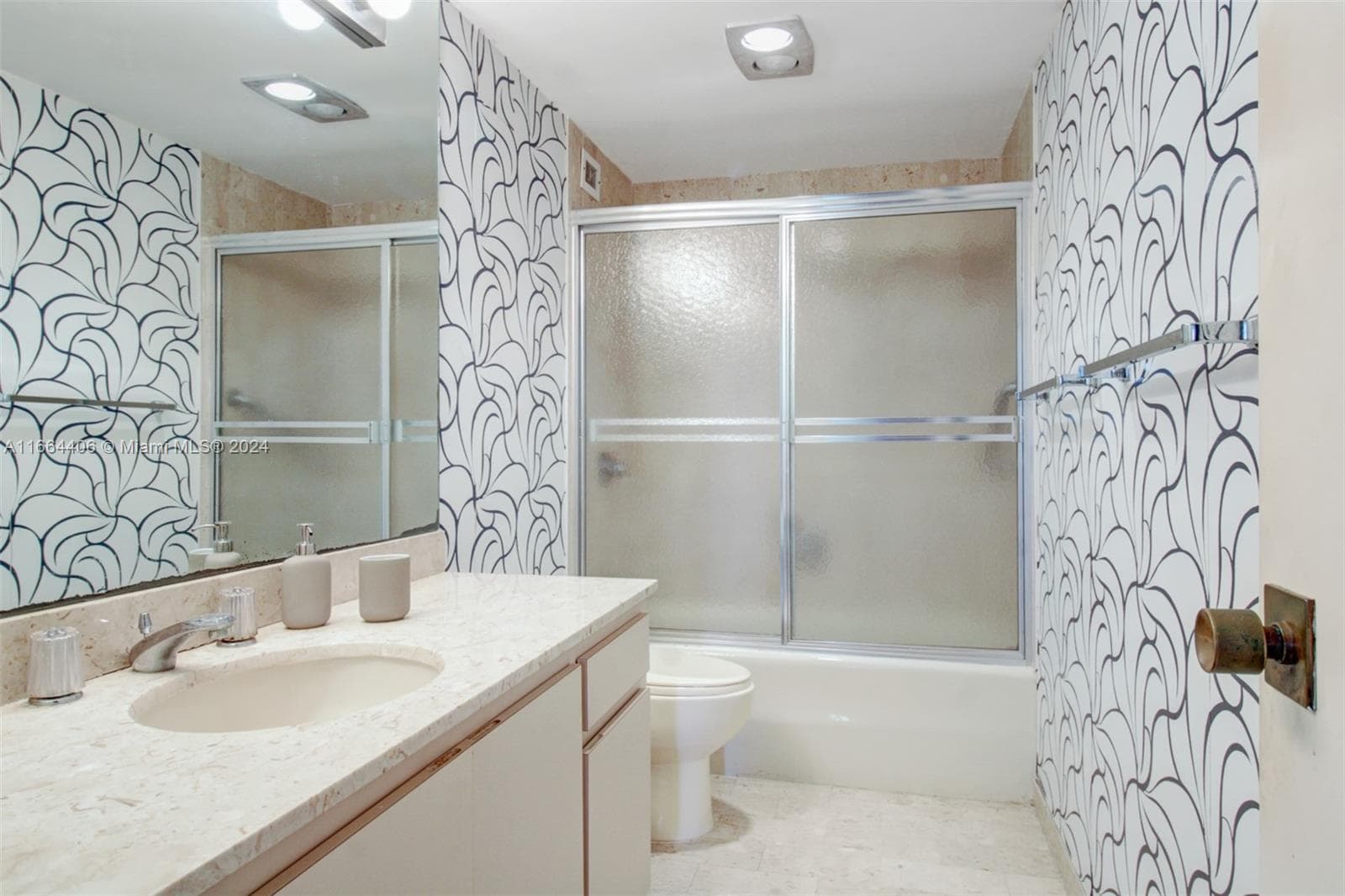CRICKET CLUB CONDO · #2308 in Miami - Photo 9