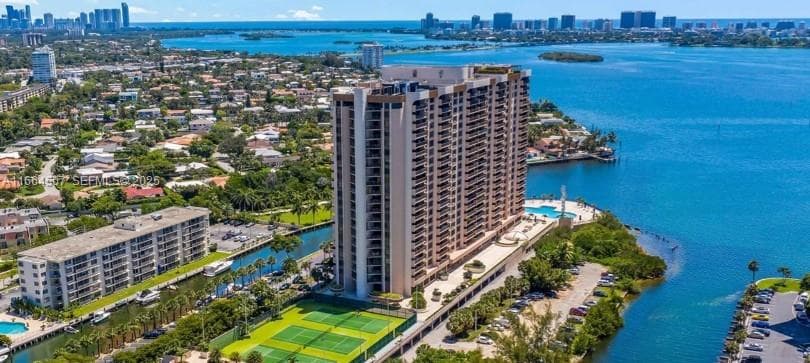 CRICKET CLUB CONDO · #401 in Miami - Photo 7