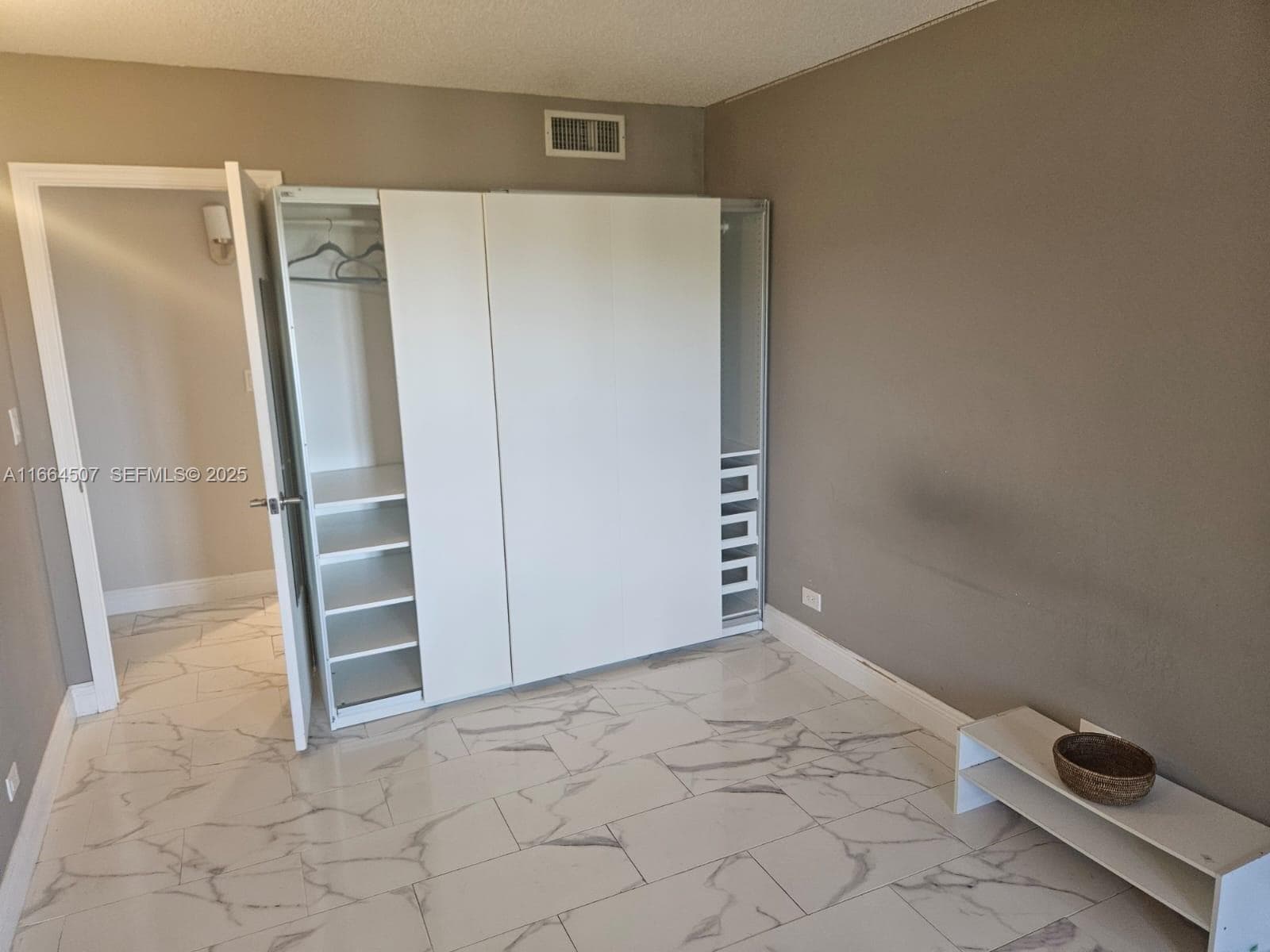 CRICKET CLUB CONDO · #401 in Miami - Photo 24