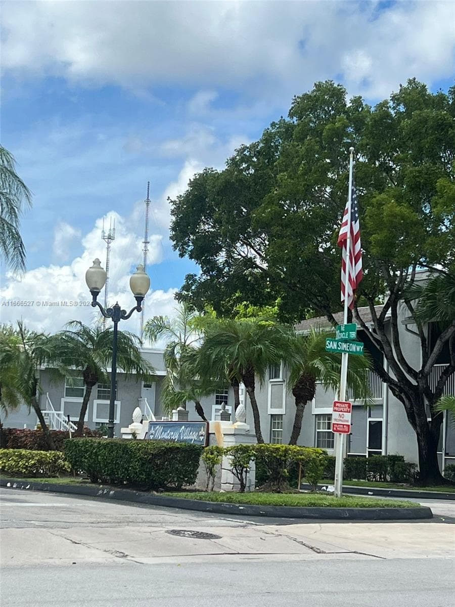 monterey village · #201-17 in Miami - Photo 2