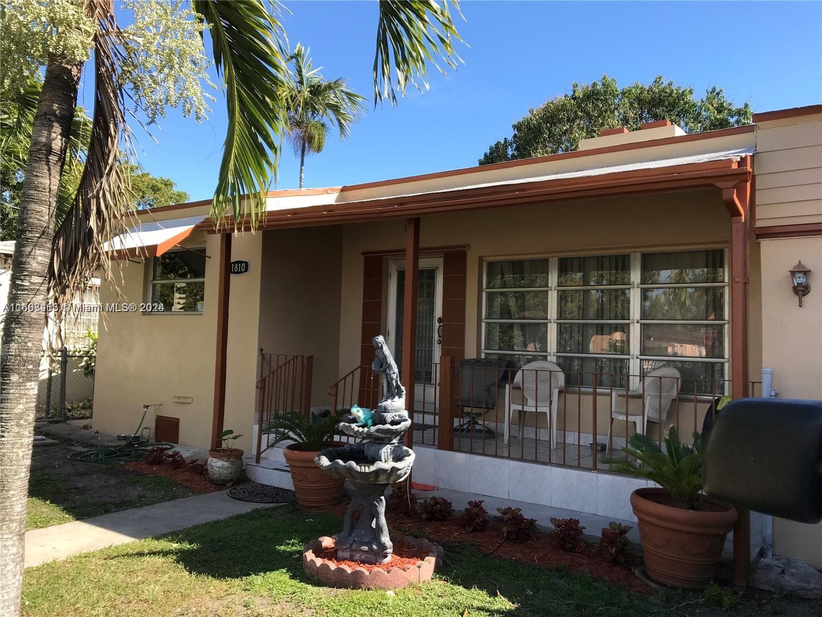 1810 NW 16th Ter photo 2