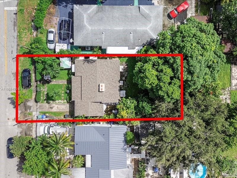 1810 NW 16th Ter photo 3
