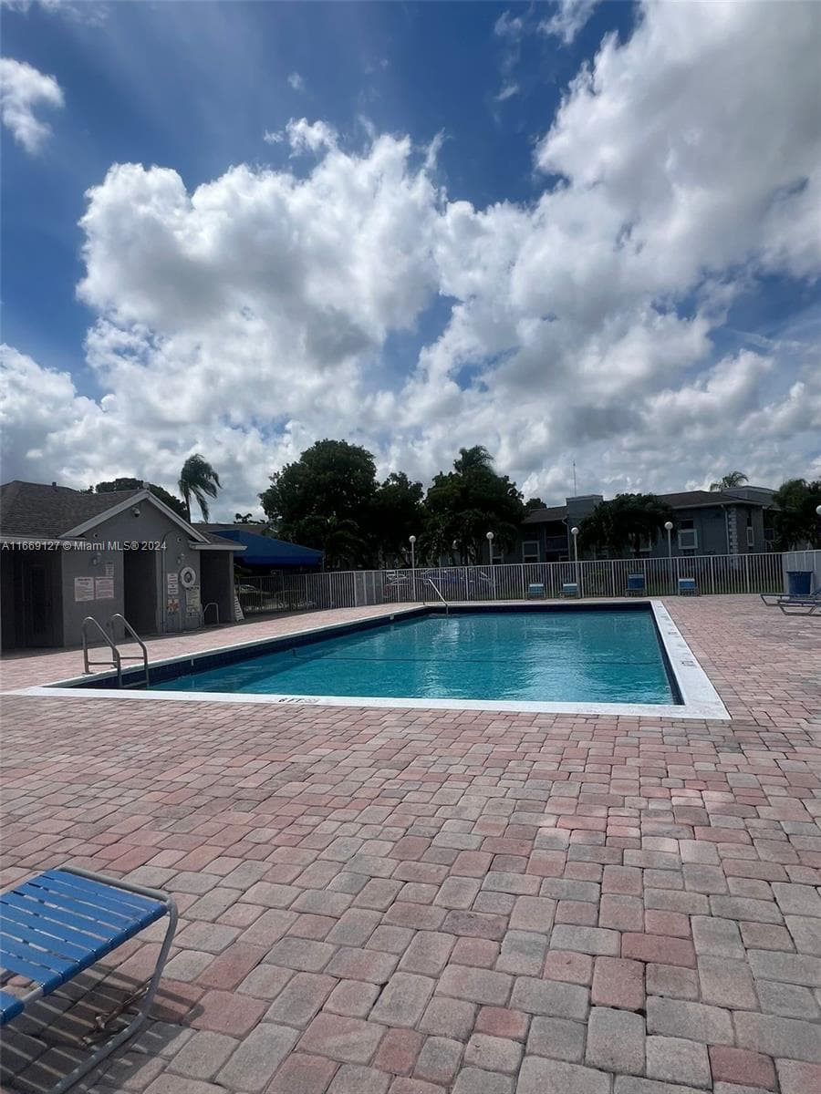 MONTEREY VILLAGE · #104-25 in Miami - Photo 4