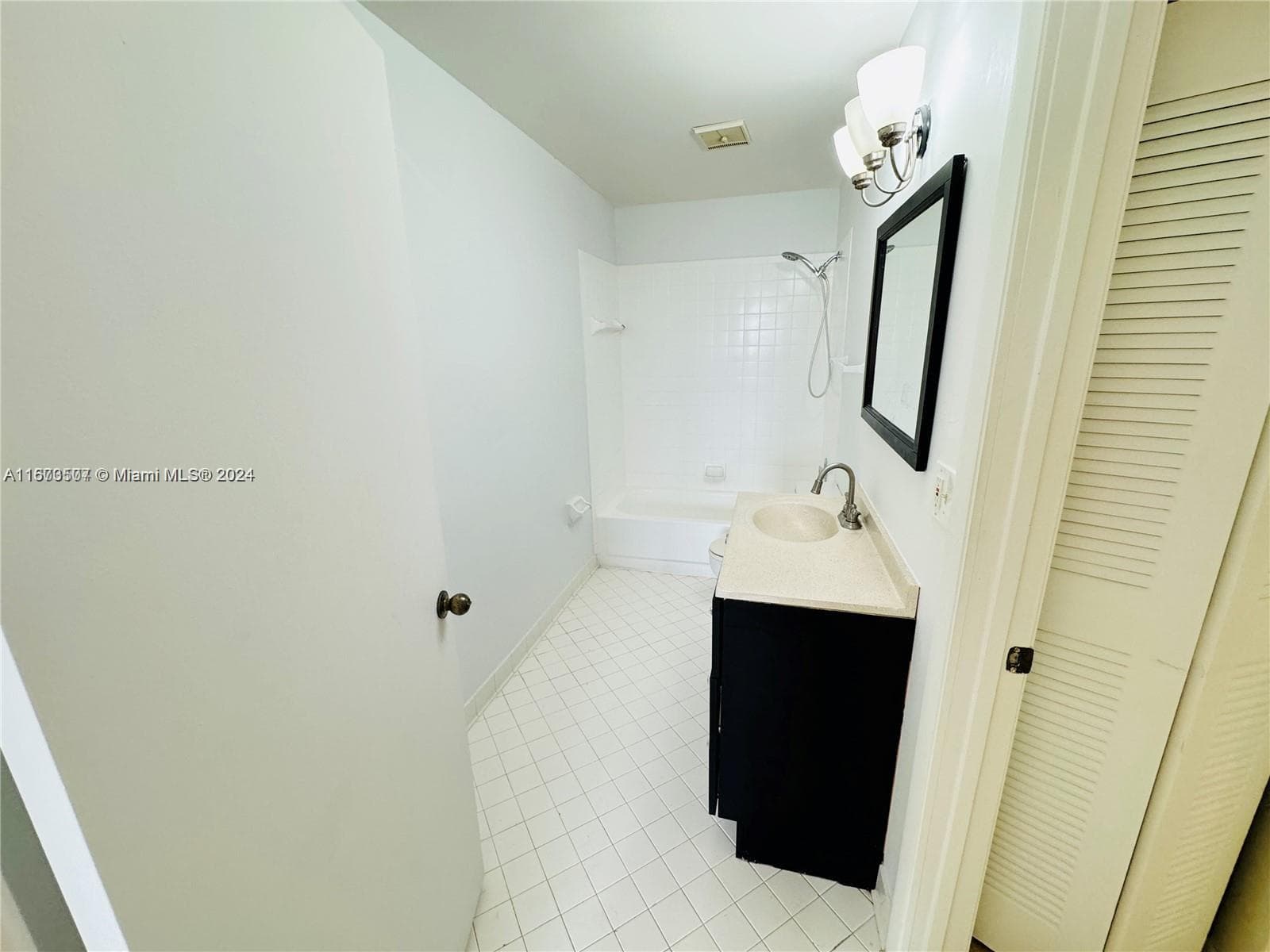 SUMMERLAKE · #103 in Oakland Park - Photo 5