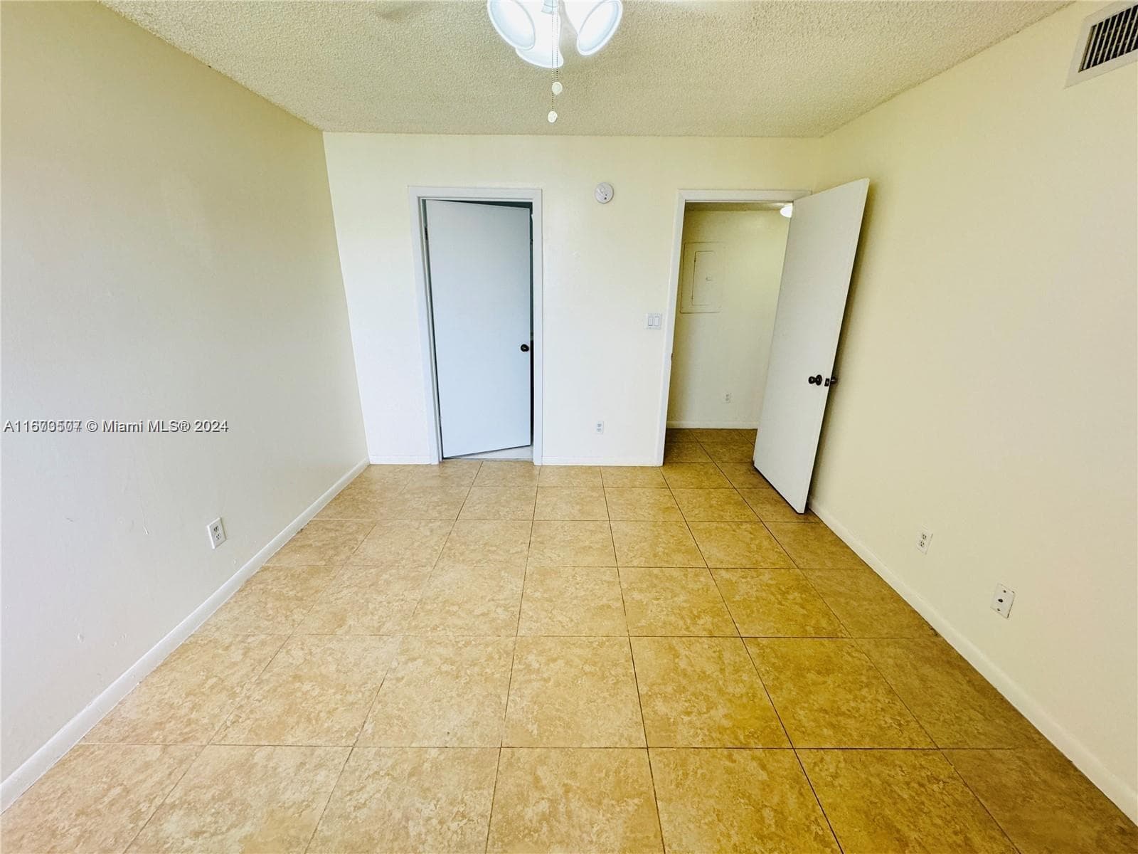 SUMMERLAKE · #103 in Oakland Park - Photo 4