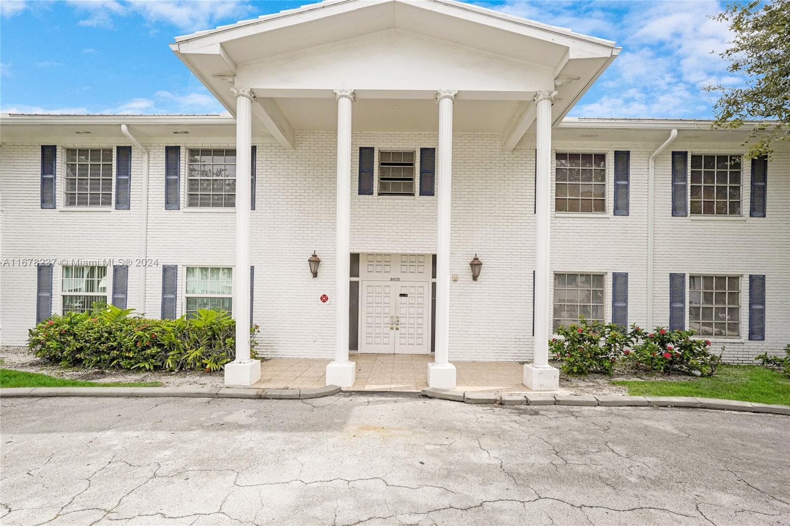 IMPERIAL POINT COLONNADES · #2303 in Fort Lauderdale - Photo 1