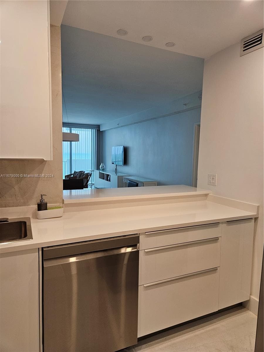 The Pavilion · #1605 in Miami Beach - Photo 6
