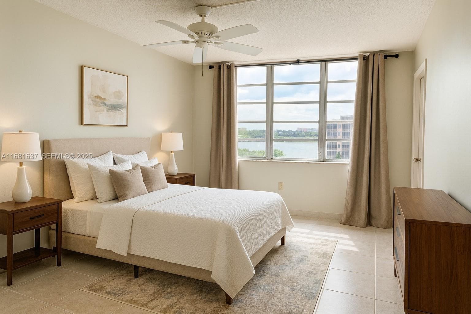 Huge Bedroom with gorgeous view.
