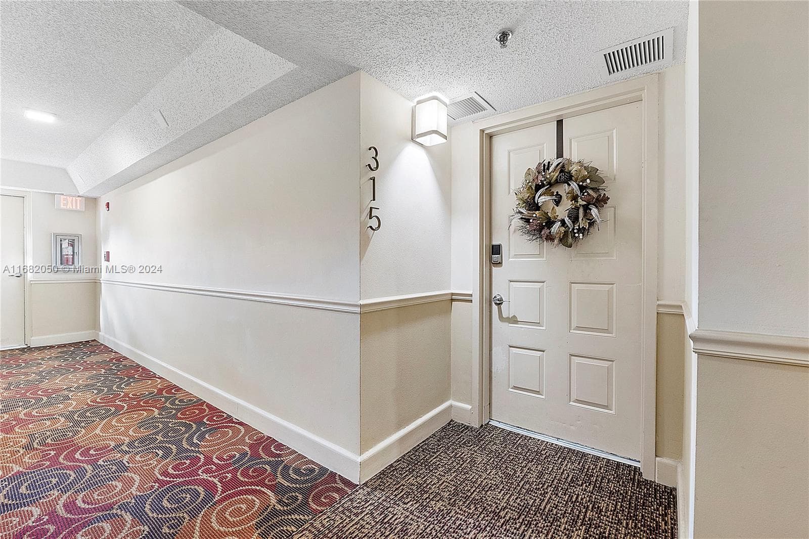 Lake Emerald · #315 in Oakland Park - Photo 2