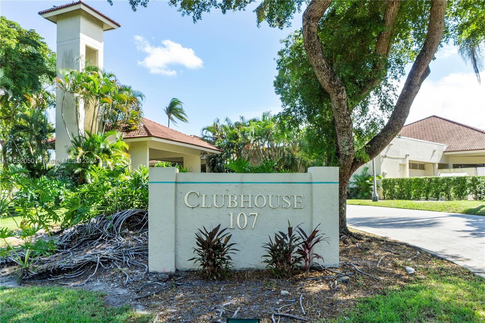 Lake Emerald · #315 in Oakland Park - Photo 36