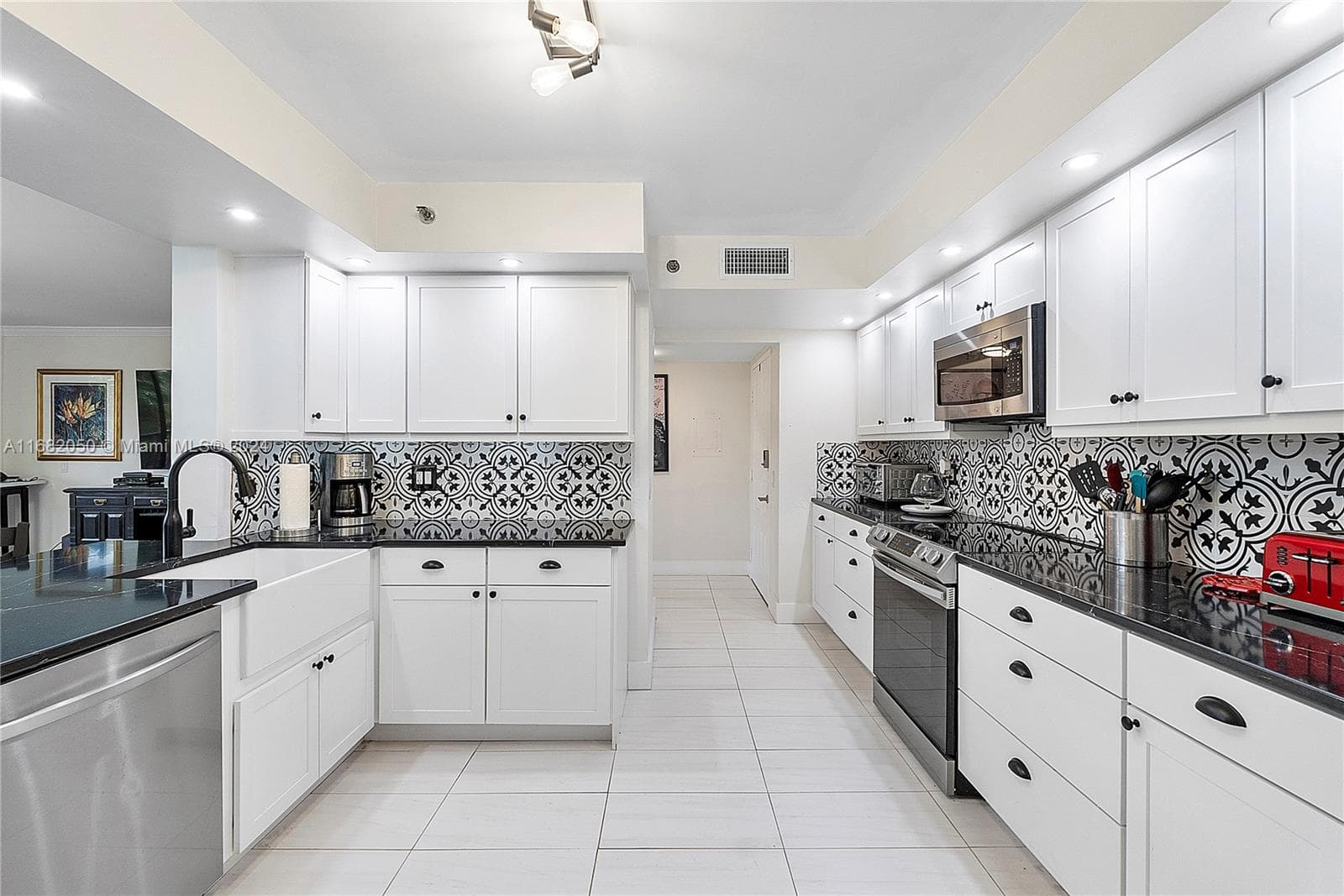 Lake Emerald · #315 in Oakland Park - Photo 10