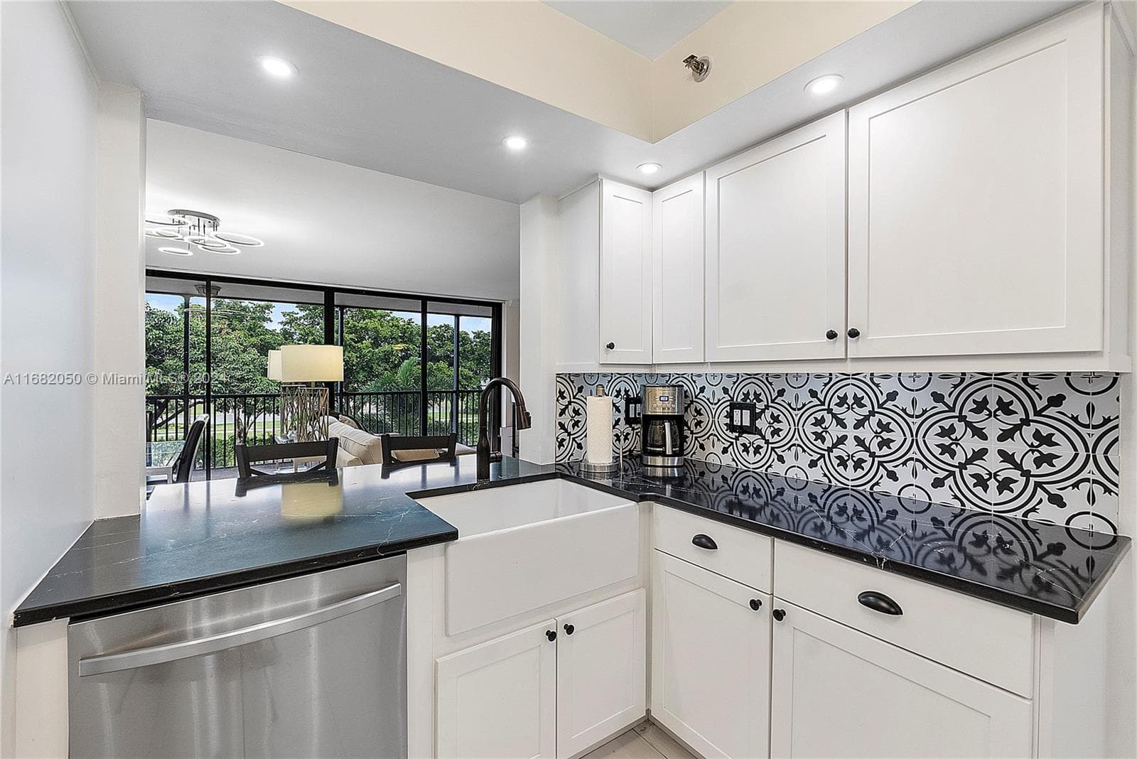 Lake Emerald · #315 in Oakland Park - Photo 11