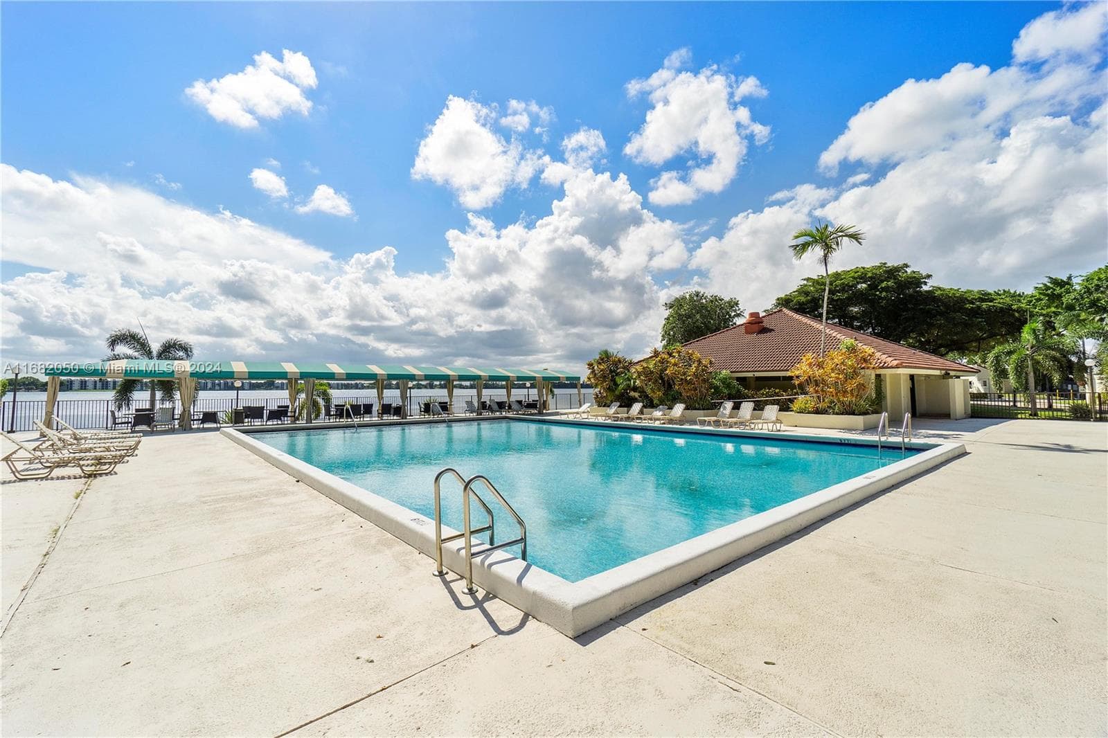 Lake Emerald · #315 in Oakland Park - Photo 35