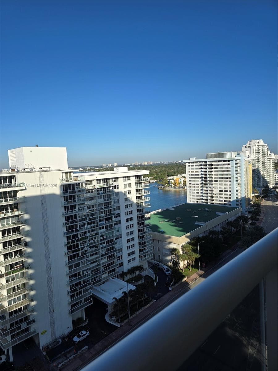 LEXCELLENCE CONDO · #1902 in Miami Beach - Photo 3