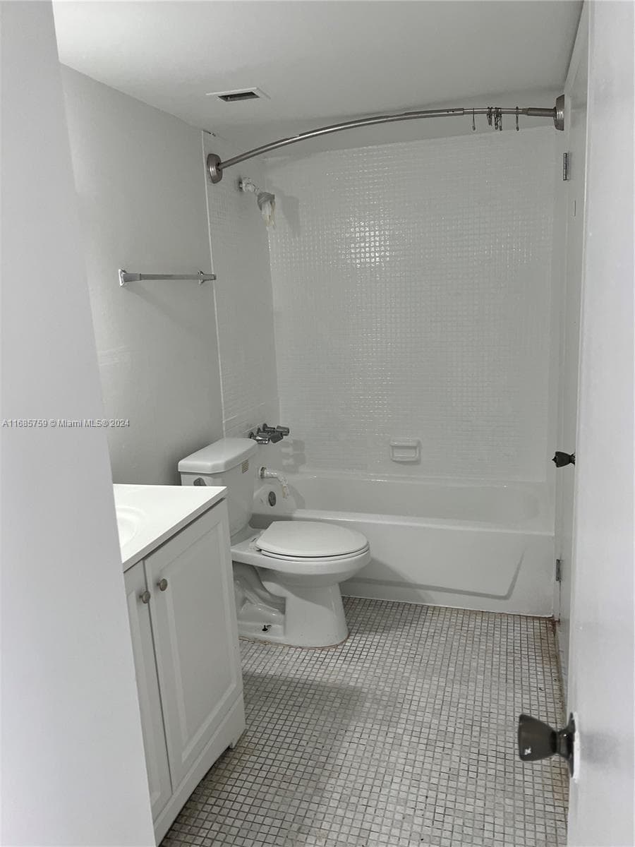 Montecarlo Condominium · #D-607 in Miami - Photo 4