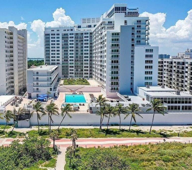 THE CARRIAGE HOUSE CONDO · #412 in Miami Beach - Photo 42