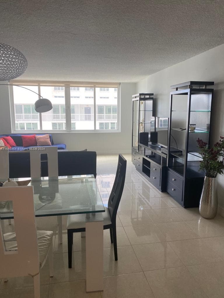 THE CARRIAGE HOUSE CONDO · #412 in Miami Beach - Photo 13