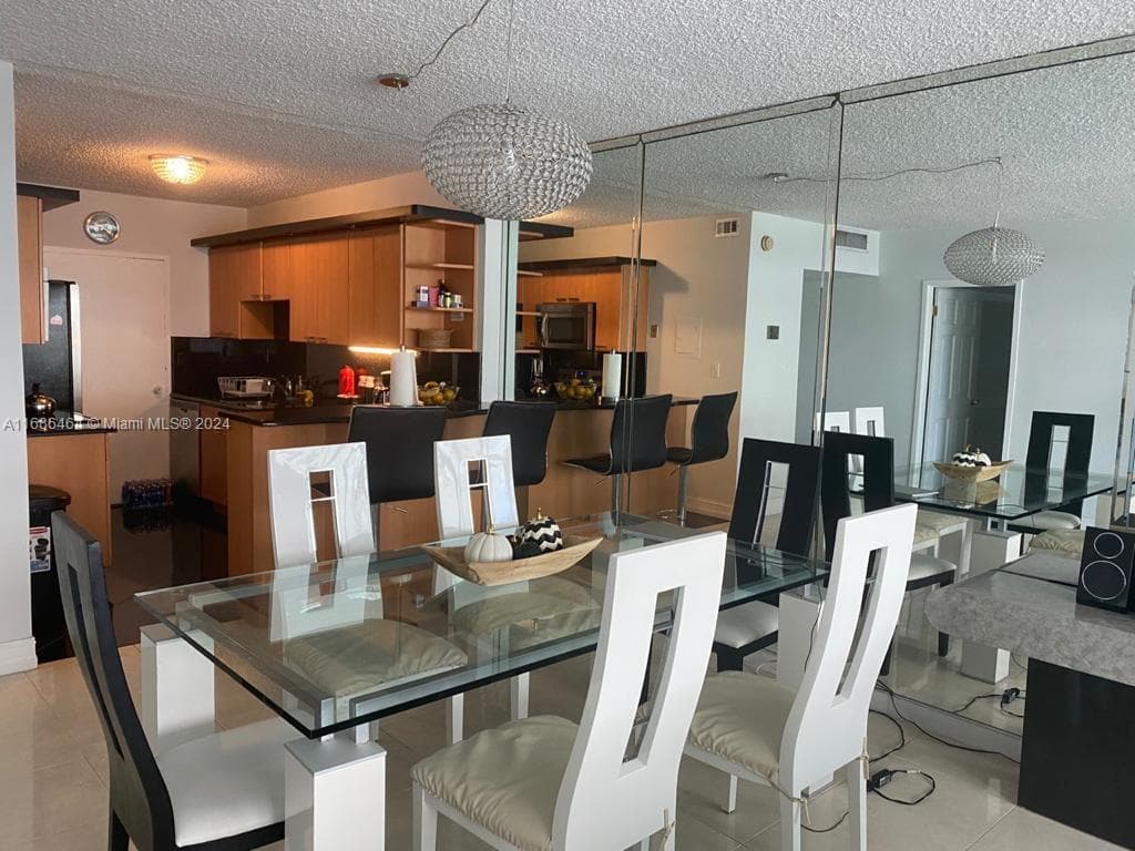 THE CARRIAGE HOUSE CONDO · #412 in Miami Beach - Photo 17