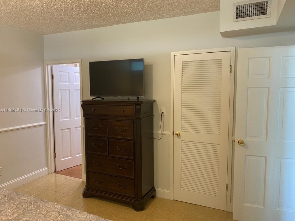 THE CARRIAGE HOUSE CONDO · #412 in Miami Beach - Photo 28