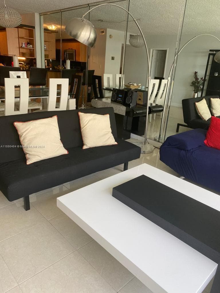 THE CARRIAGE HOUSE CONDO · #412 in Miami Beach - Photo 9