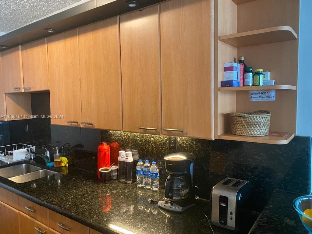 THE CARRIAGE HOUSE CONDO · #412 in Miami Beach - Photo 24