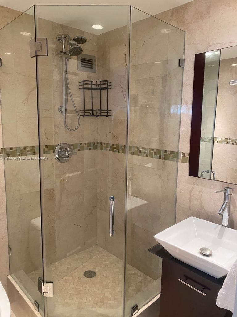 THE CARRIAGE HOUSE CONDO · #412 in Miami Beach - Photo 40