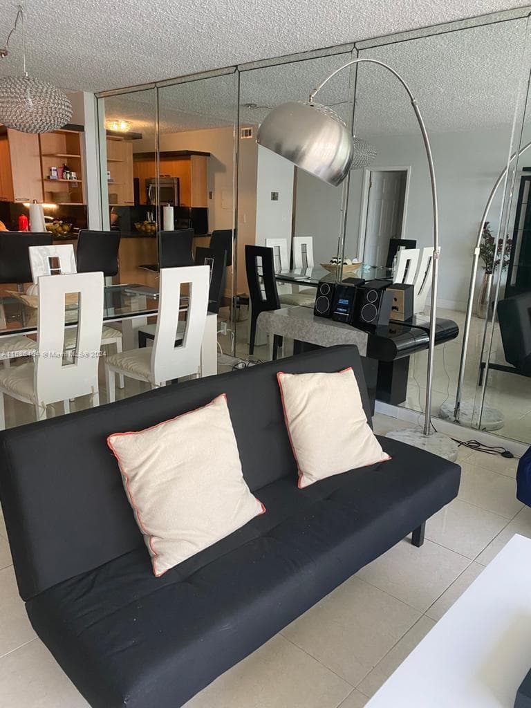 THE CARRIAGE HOUSE CONDO · #412 in Miami Beach - Photo 8