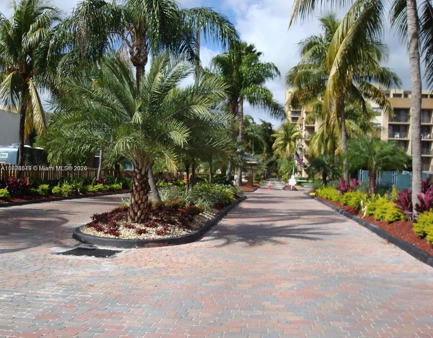 greenwich · #A902 in North Miami - Photo 2