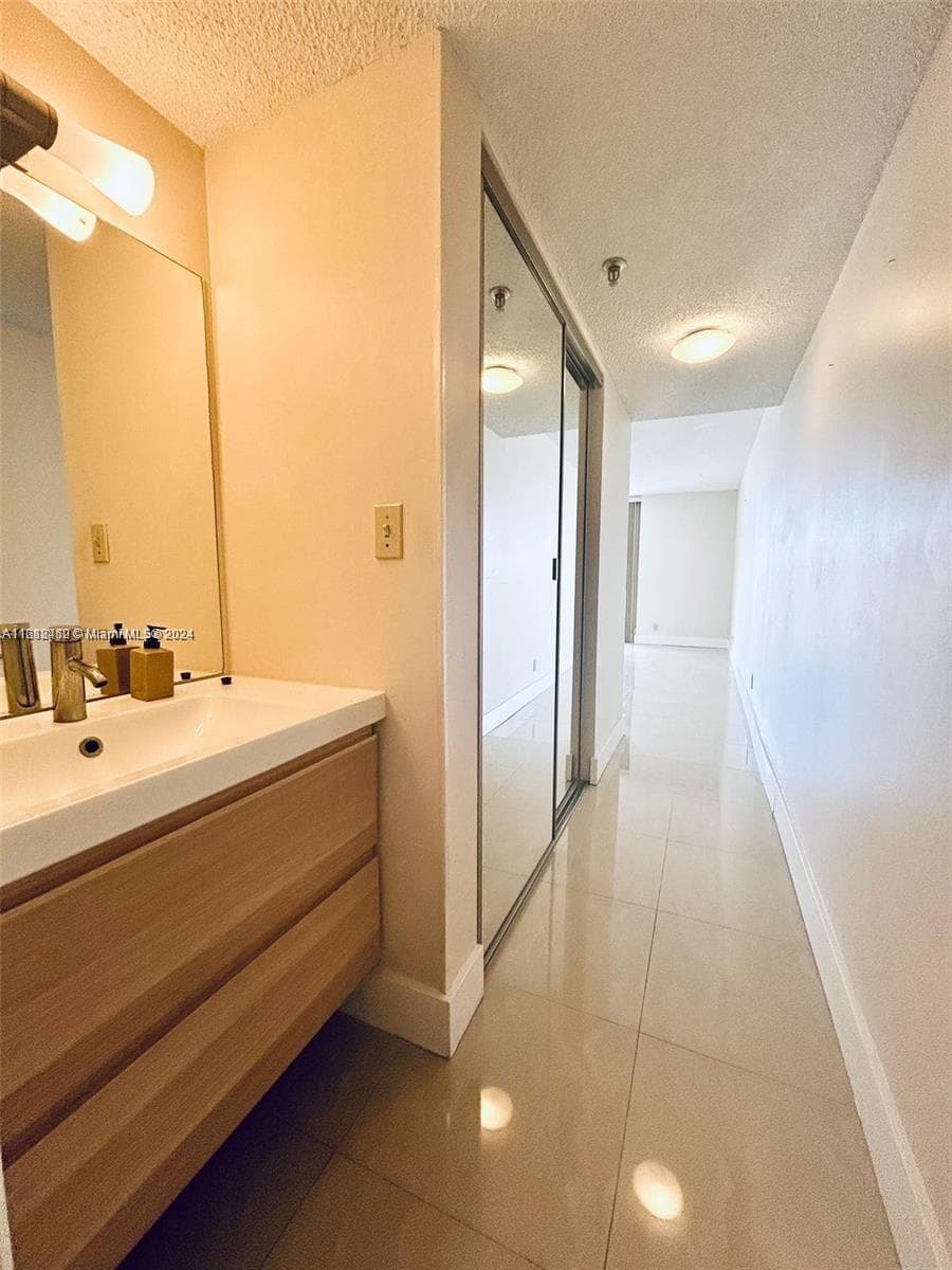 Oceanfront Plaza · #409 in Miami Beach - Photo 6