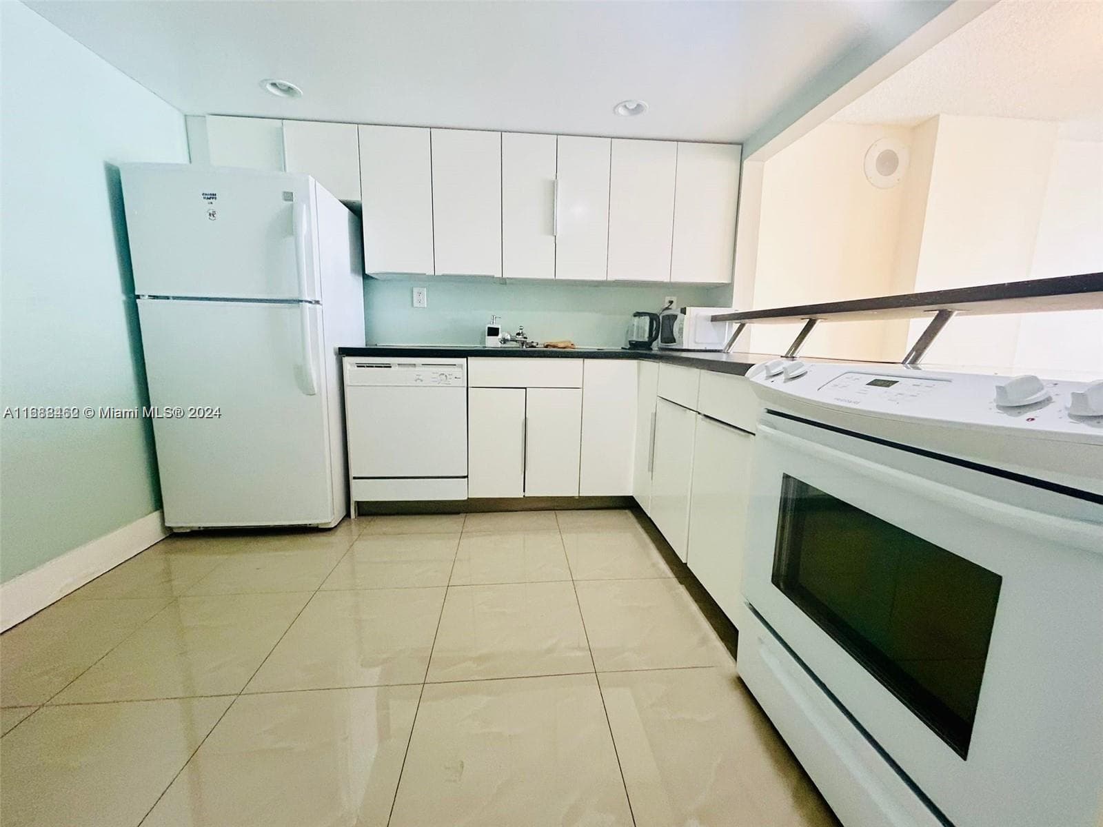 Oceanfront Plaza · #409 in Miami Beach - Photo 9